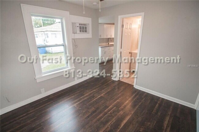 Foto del edificio - 226 SW Lincoln Cir N