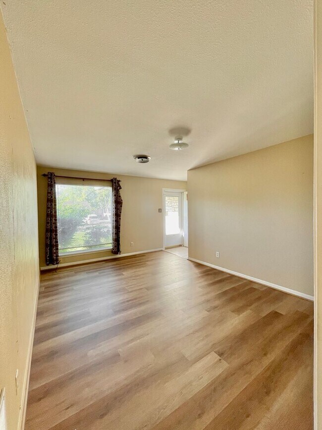 Building Photo - Convenience to Fort Cavazos! Well Taken Ca...