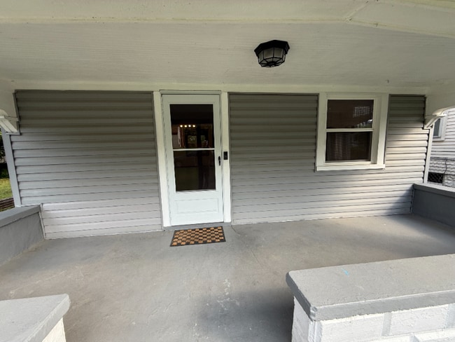 Building Photo - 123 E High St