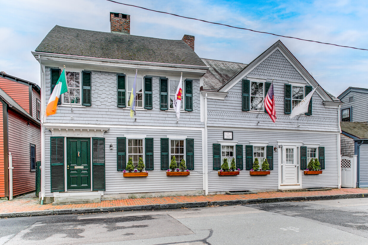 House on the left - 54 Poplar St