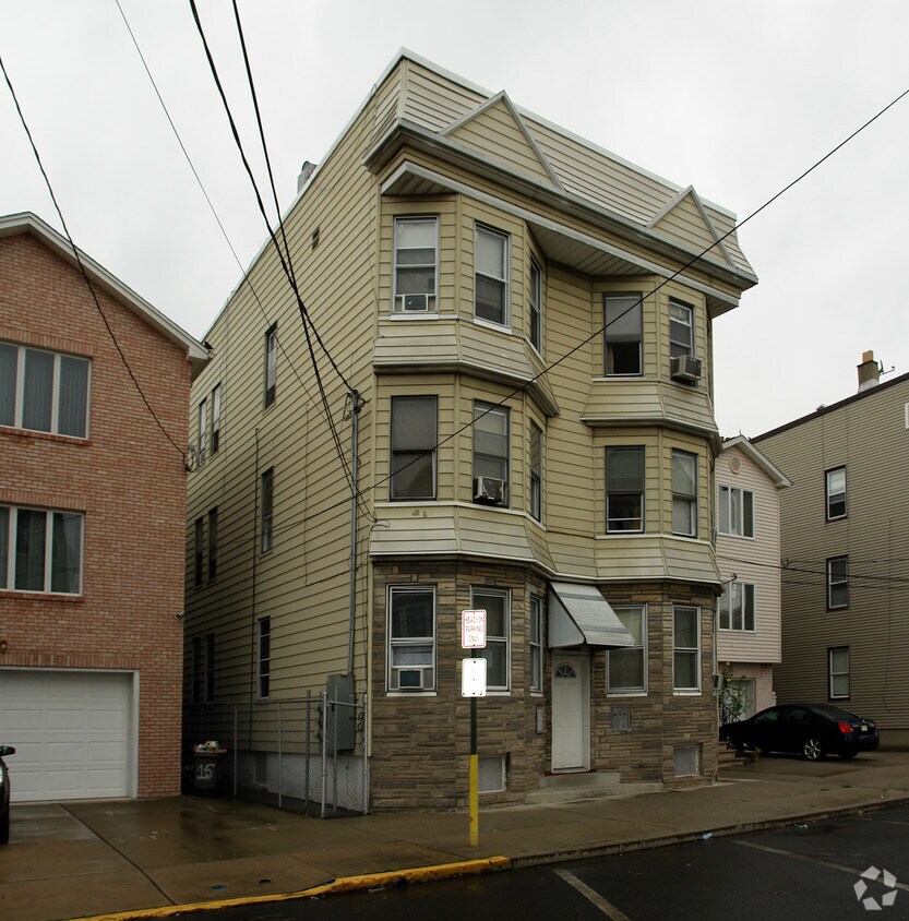 Primary Photo - 11 Franklin Ave