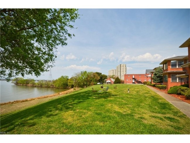 Building Photo - Bridgeview Manor