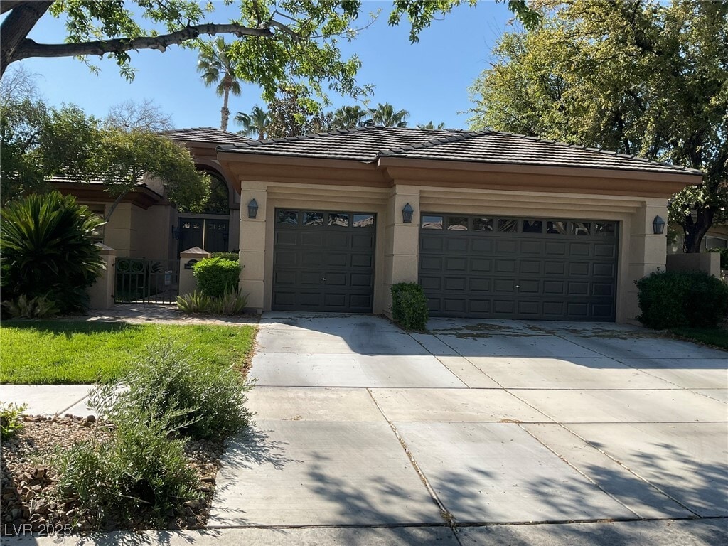 Foto principal - 9013 Thornbury Ln