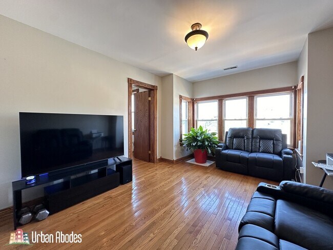Building Photo - 3532 N Elston Ave