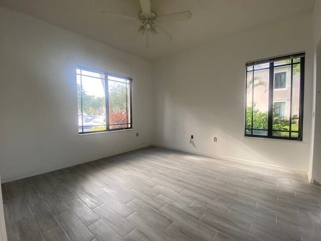 Building Photo - 2812 Grande Pky