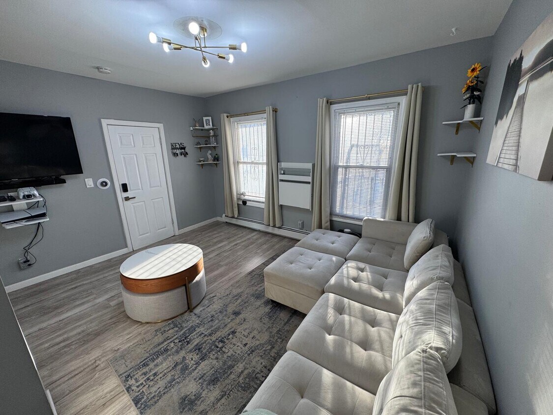 Primary Photo - 117 N 6th St