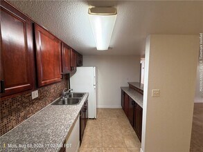 Building Photo - 5161 River Glen Dr
