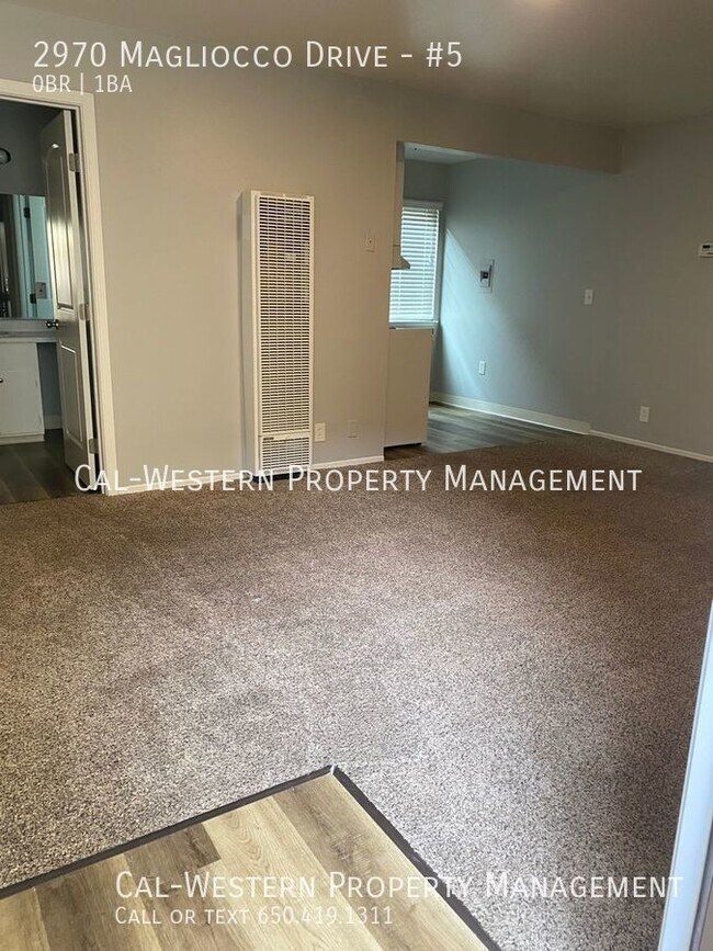 Foto del edificio - Charming downstairs studio apartment- read...