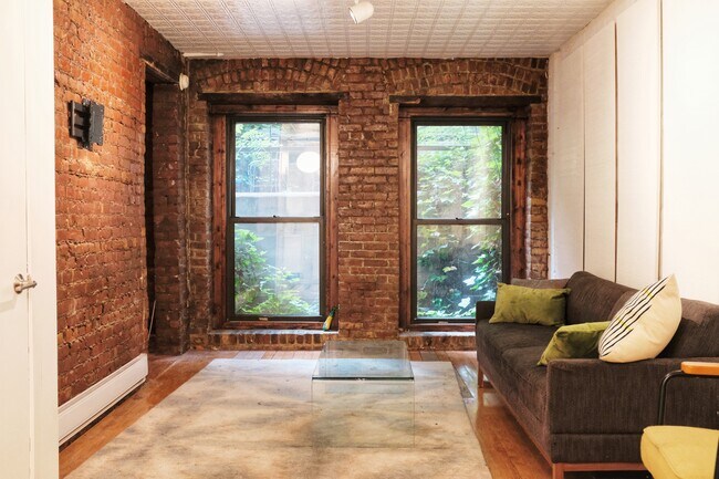 Foto del edificio - 36 E 7th St