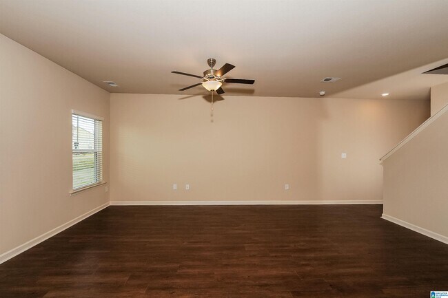 Building Photo - 535 Clover Cir