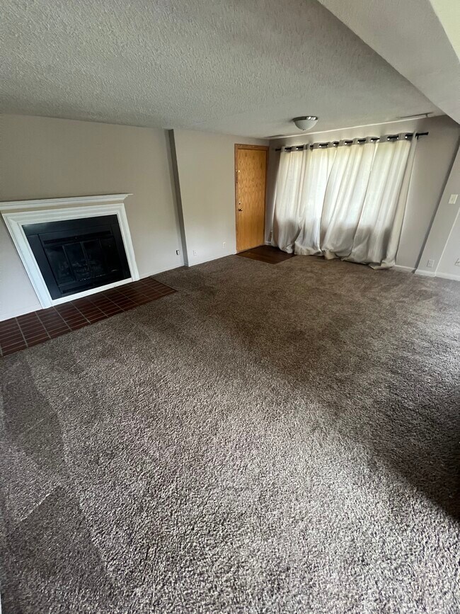 Foto del edificio - 112 E Cherry Hills Ct