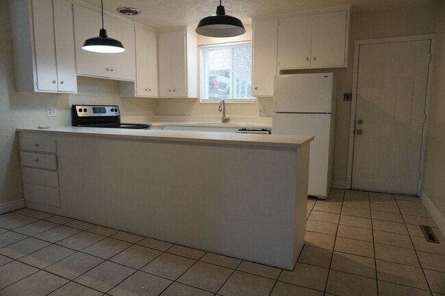Building Photo - 2564 S 700 E