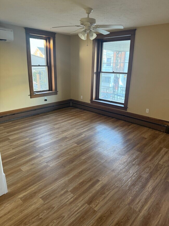 Foto del edificio - 46 S Main St