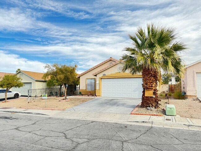 Building Photo - Charming 3 bedroom, 1,387sf home in NE Las...