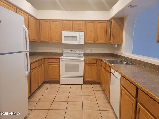 Building Photo - 16307 E Arrow Dr