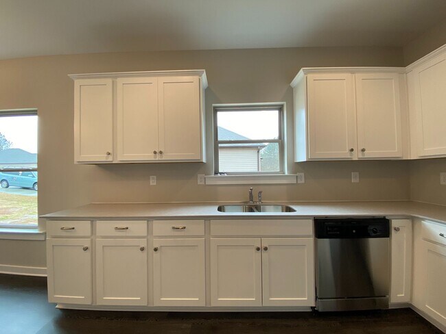 Building Photo - Home for Rent in Lincoln, AL... Available ...