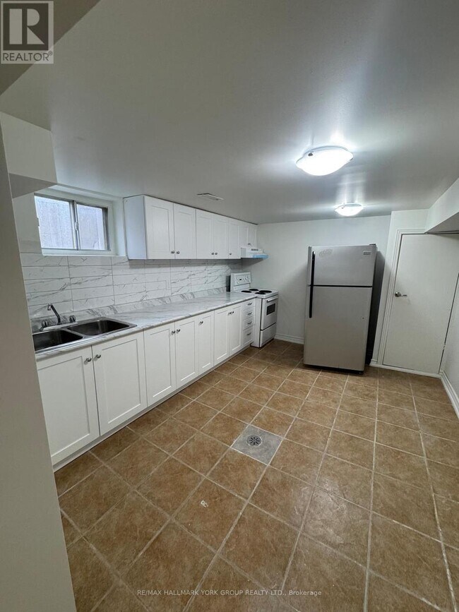 Photo du bâtiment - 856 Krosno Blvd