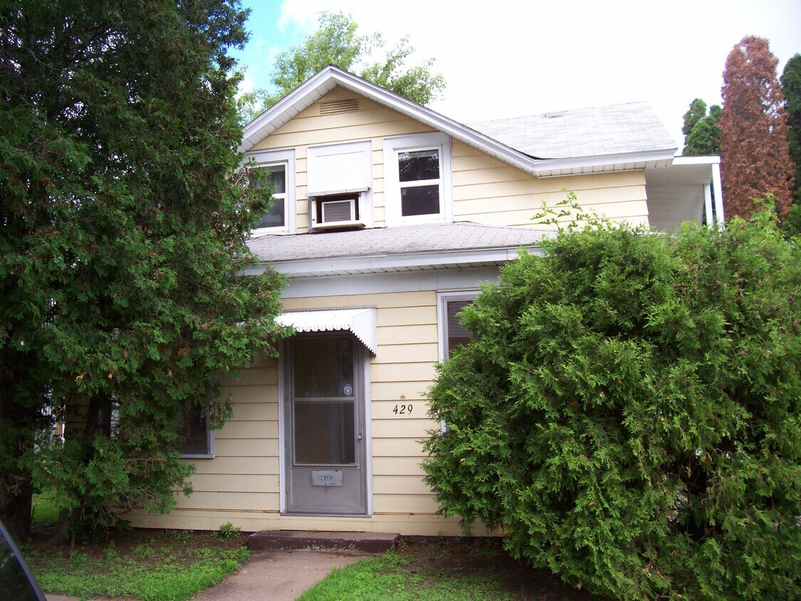 429 N Barstow St, Eau Claire, WI 54703 Townhome Rentals in Eau Claire