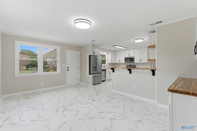 Building Photo - 400 Harolds Dr NW