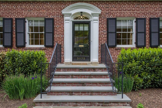 Foto del edificio - 5035 Rockwood Pkwy NW