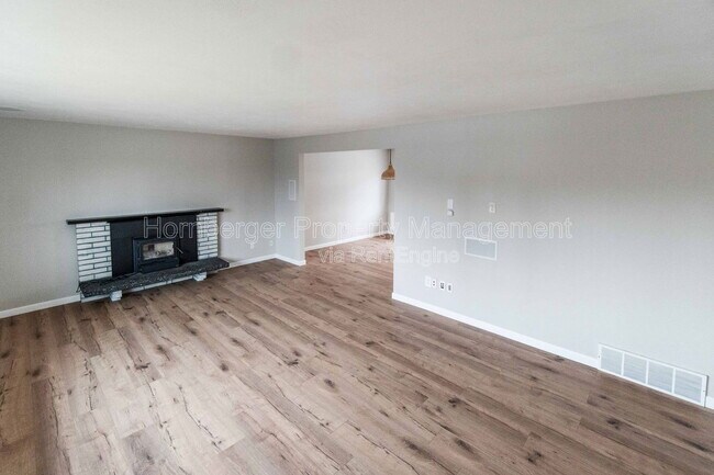 Foto del edificio - 6604 N Greenwood Blvd