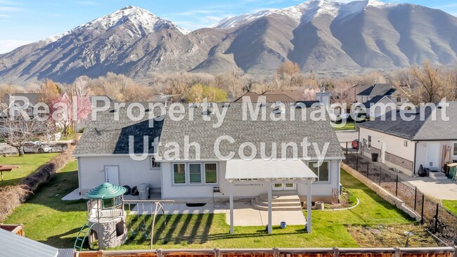 Building Photo - Large Home in the foothills of Springville
