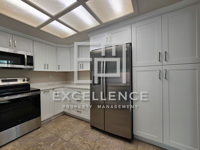 Building Photo - 2/2.5 with Office Loft - Brand New Quartz Kitchen, Private Fenced Patio - Great Schools!