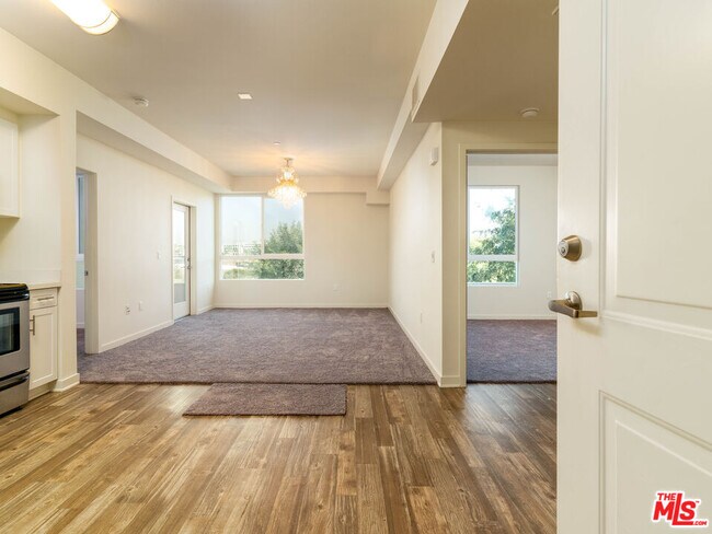 Foto del edificio - 12655 Bluff Creek Dr