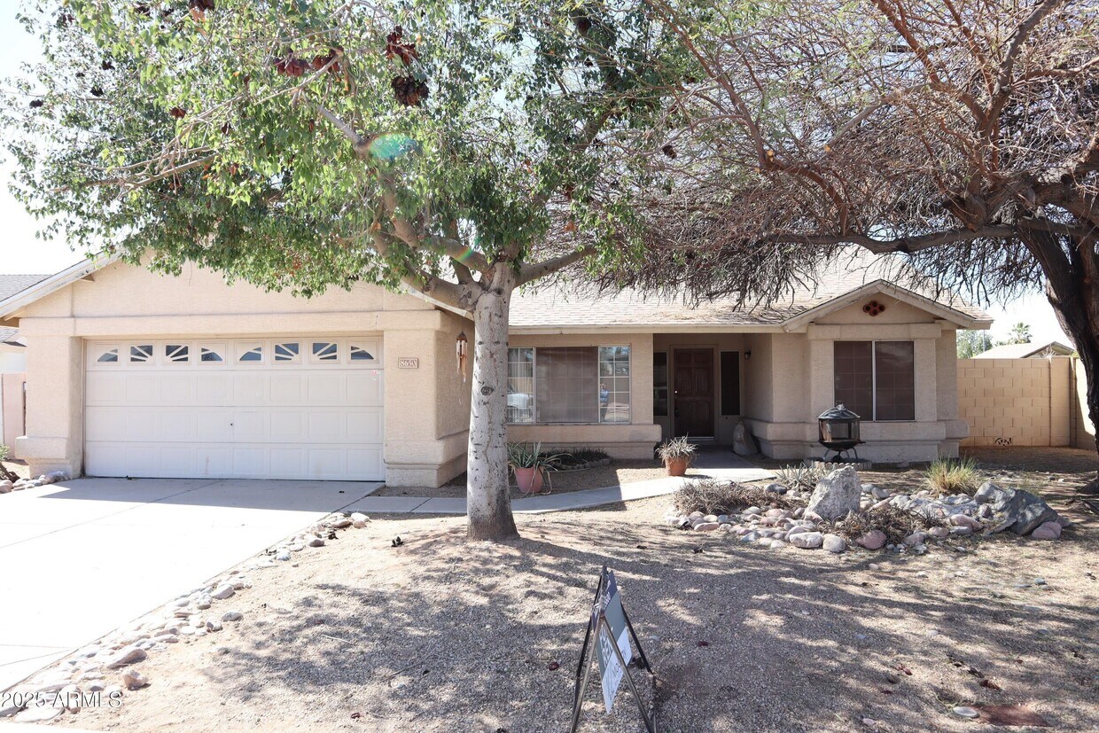 Foto principal - 8650 W Greenbrian Dr