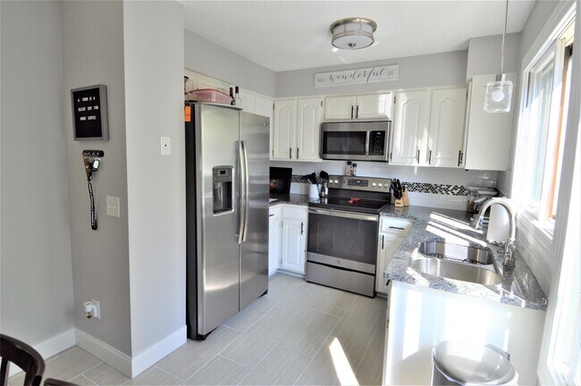 Building Photo - 169 Bordeaux Ct