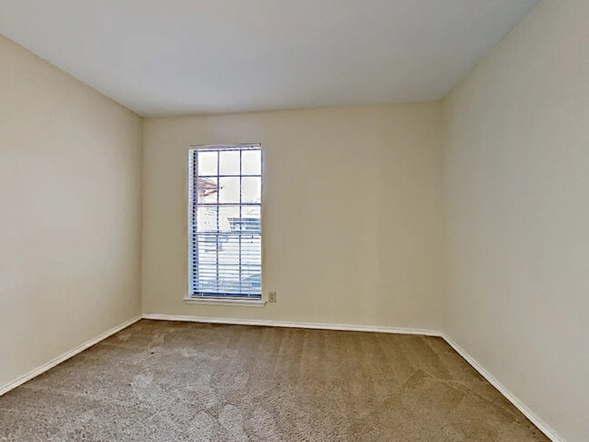 Foto del edificio - 1236 N Creek Dr