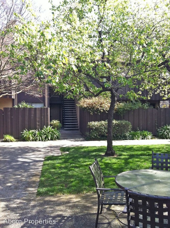 Building Photo - 610 Gilbert Ave