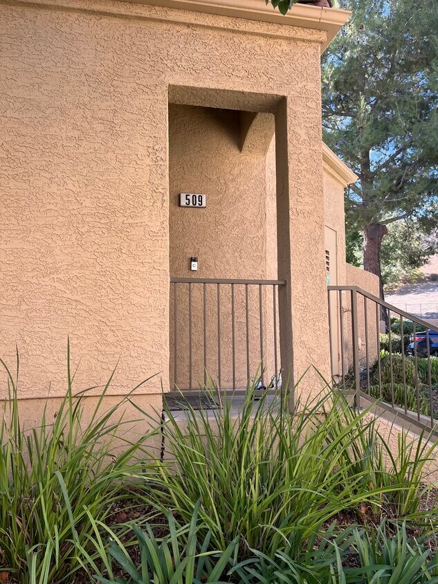 Beautiful Remodeled 2 Bedroom 2.5 Bath End... Condo for Rent in Chino