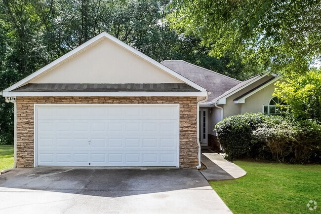 Building Photo - 1840 Courtyard Ln