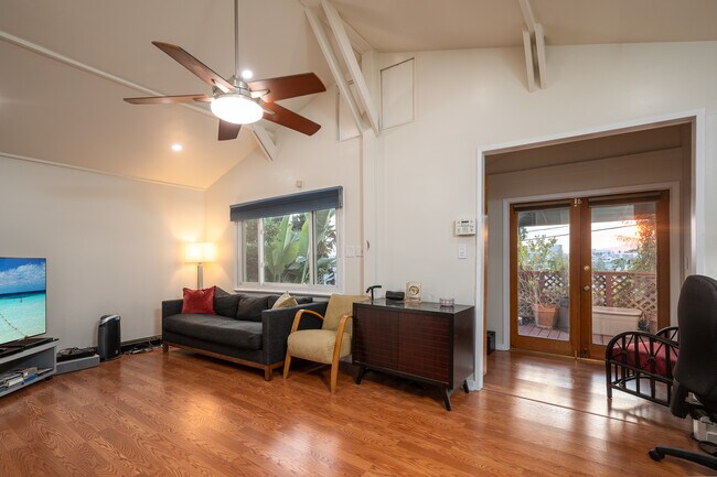 Building Photo - 1522 Sanborn Ave