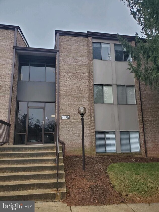Foto principal - SPACIOUS 2 BEDROOM CONDO ALL UTILITIES INC...