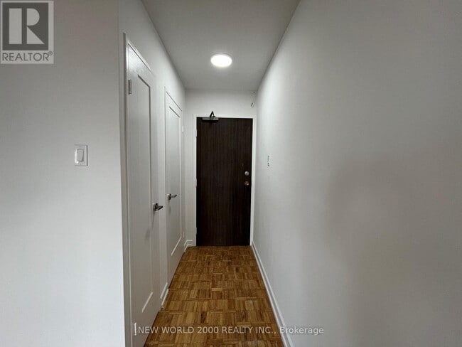 Building Photo - 101 Roehampton Ave