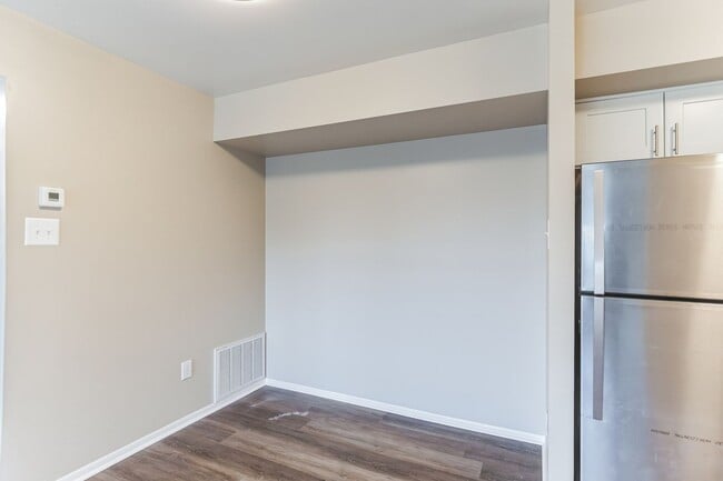 Building Photo - 7015 Hilltop Dr