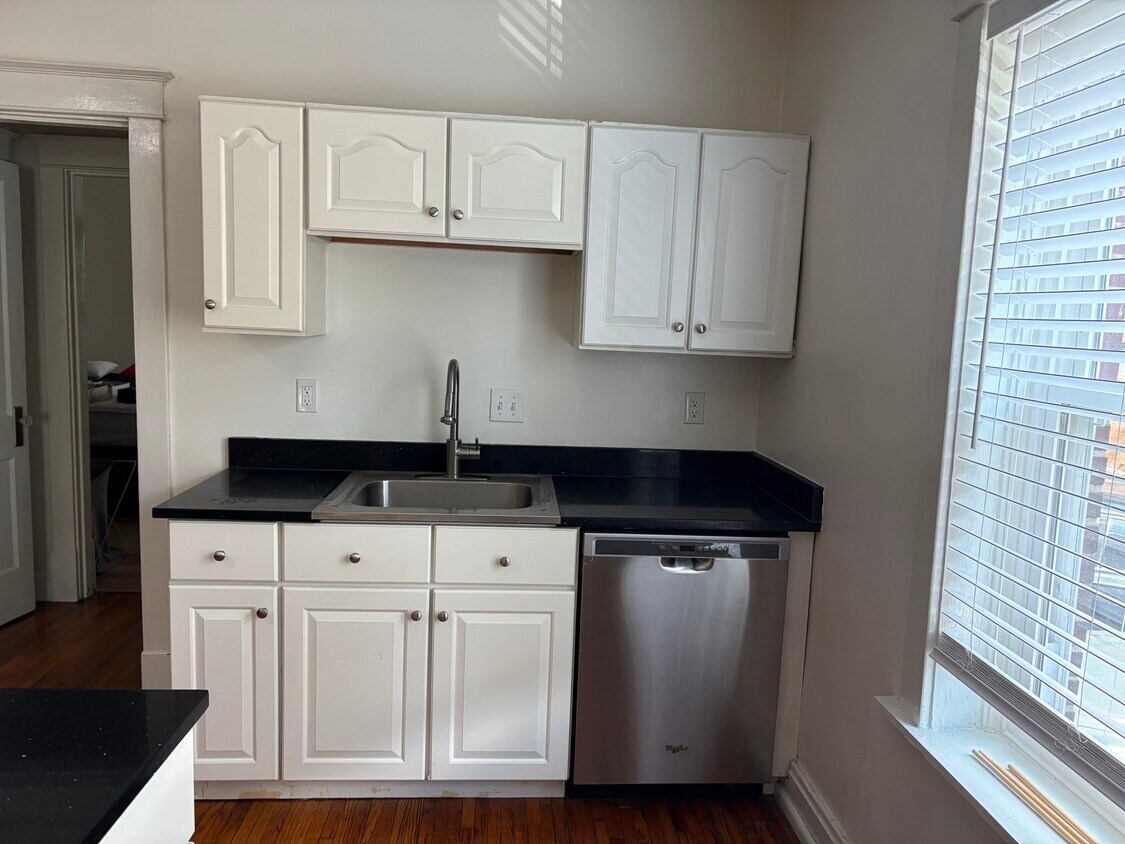 Kitchen - 1721 Nicholson Pl