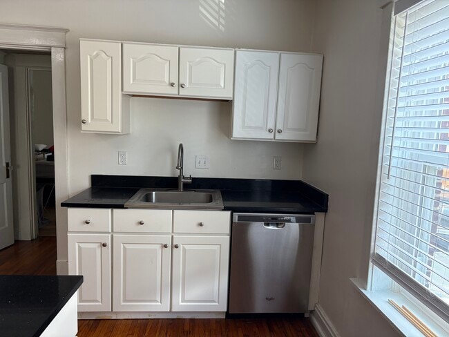 Kitchen - 1721 Nicholson Pl