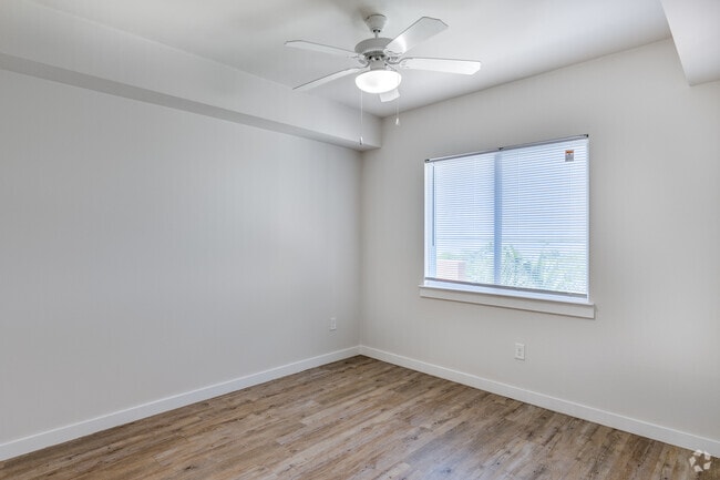 3 habitaciones, 2 baños - 1334 pies cuadrados - Dormitorio - The Quarry