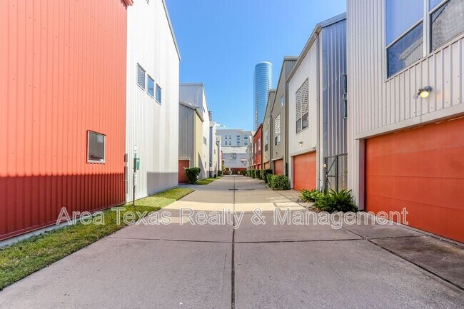 Building Photo - 830 Andrews St