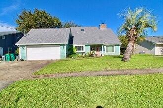 Building Photo - 352 Sailfish Dr