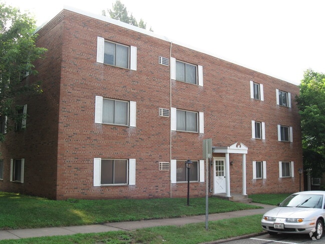 Building Photo - 606 3rd St
