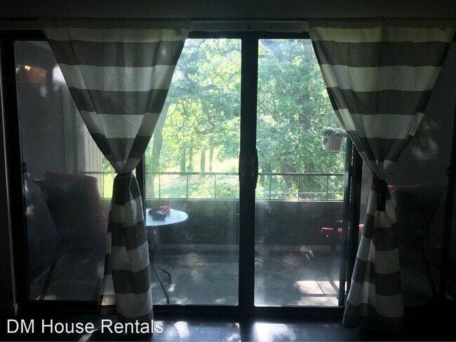 Building Photo - 2 br, 2 bath House - 4902 University Avenu...