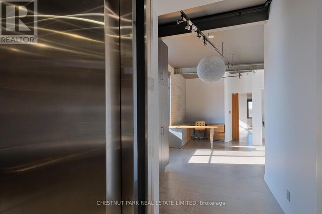 Photo du bâtiment - 1 Columbus Ave