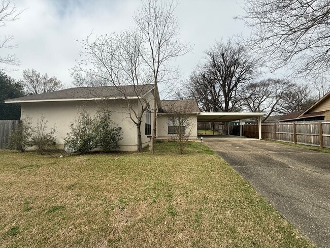 Foto del edificio - ** Newly renovated 4 bed 2 bath home in Bell Meadows **  Call our self showing number to Schedule...