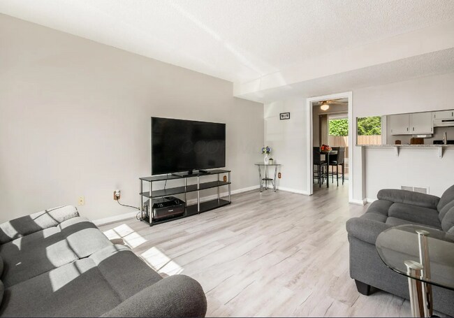 Foto del edificio - 4862 Stoneybrook Blvd