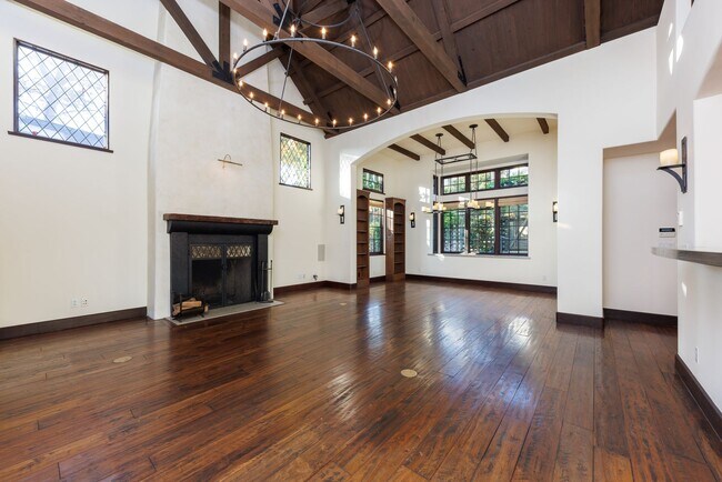 Building Photo - Delightful Private 3BR/4.5BA + Office Home in Del Mar