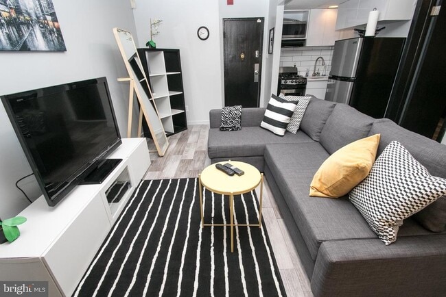 Building Photo - 2135 Walnut St